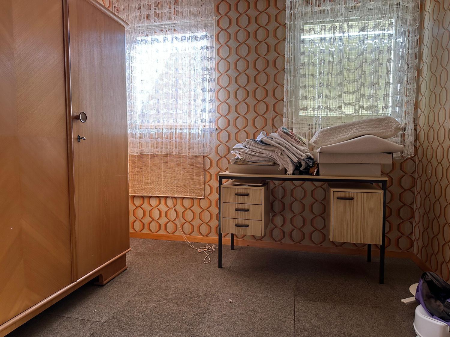Zimmer einer Hausauflösung vor der Entrümpelung